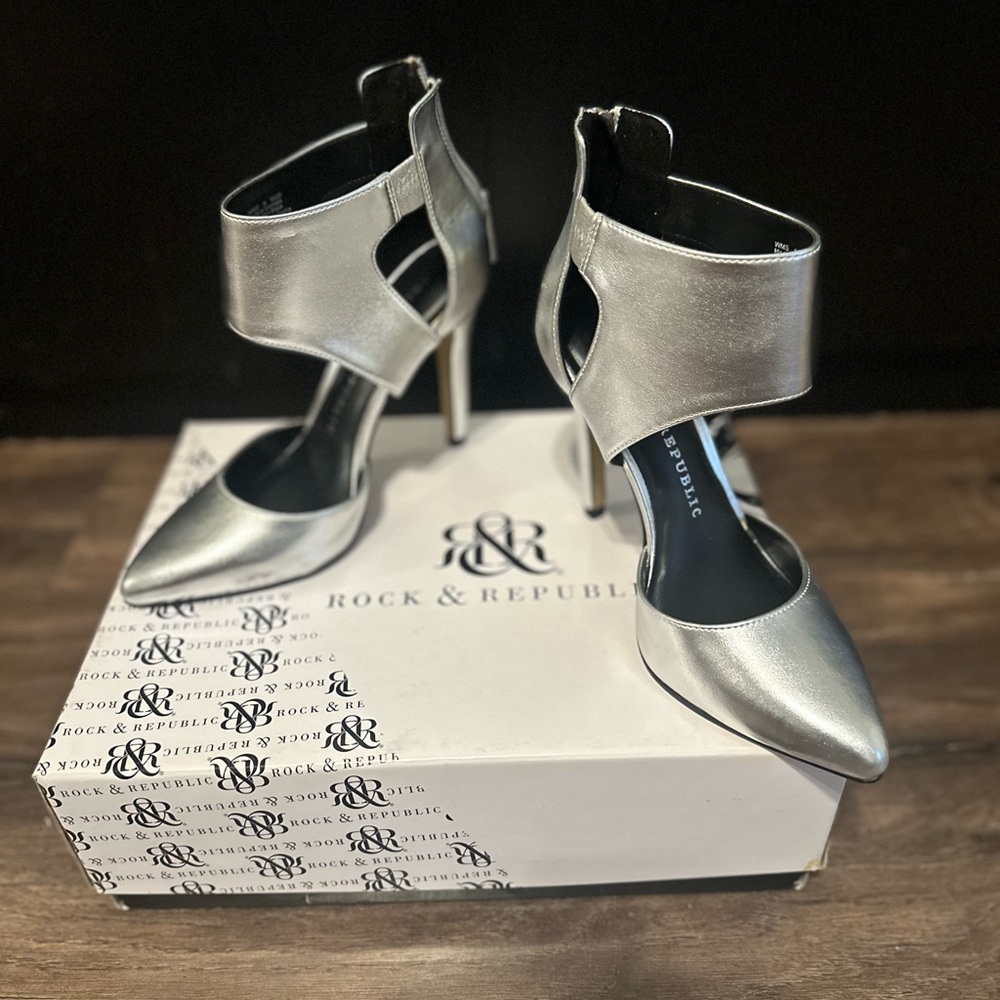 Rock & Republic Metallic Silver Heels size 6